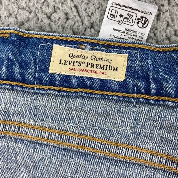 Levi's Premium Women's Wedgie Straight Fit Button Fly Jeans  |  Size:  32 - Picture 12 of 16